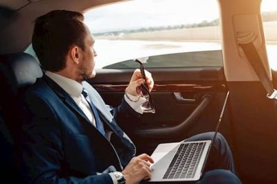 Why choose a luxury car service for airport transportation?